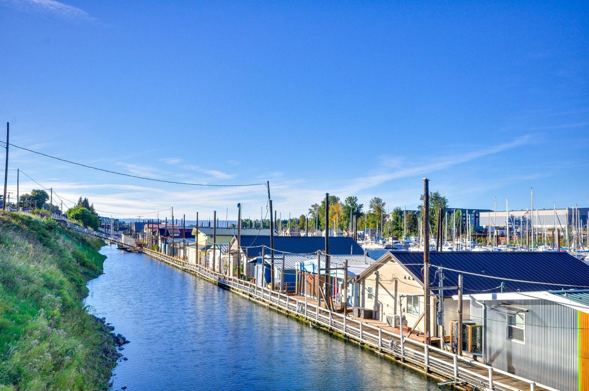 Floating Getaway With Sauna! Holiday home Portland