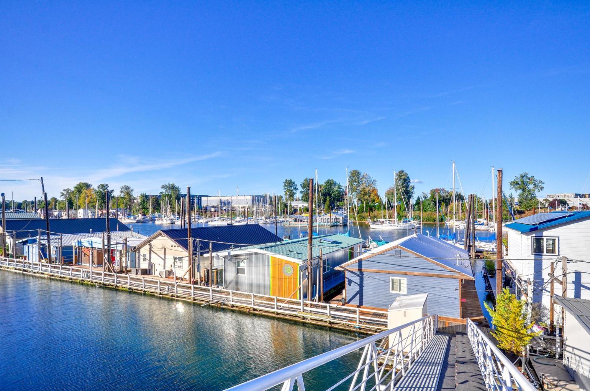 Holiday home Floating Getaway With Sauna! *