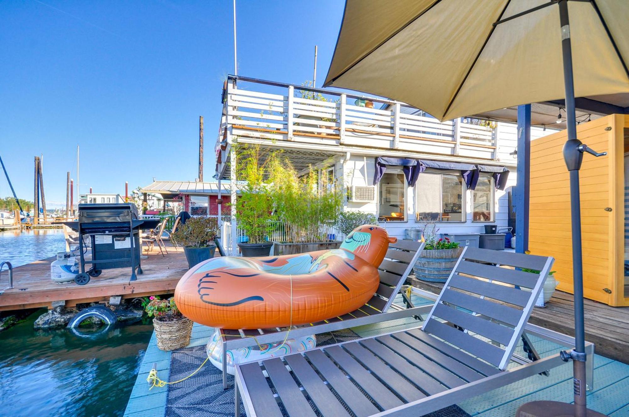 Holiday home Floating Getaway With Sauna!